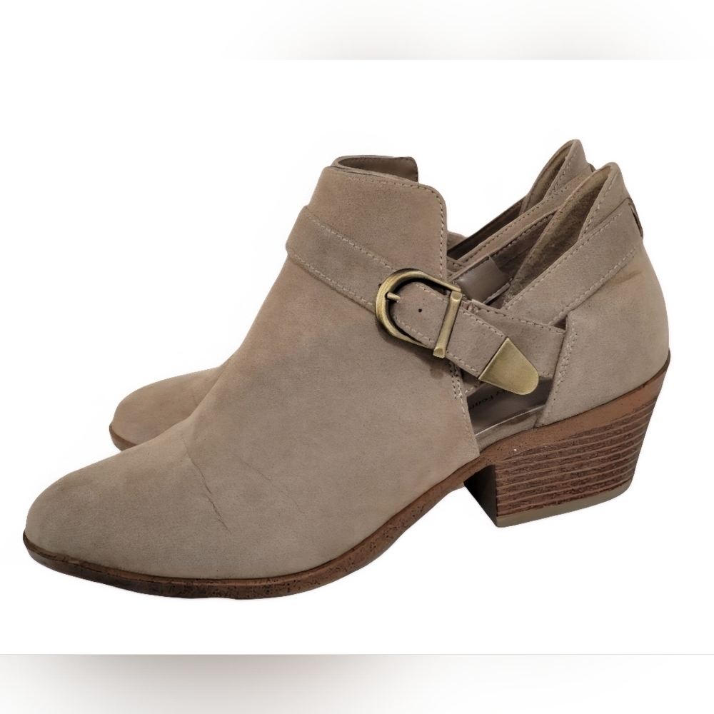 Time + Tru Taupe Open Side Buckle Ankle Boots 9